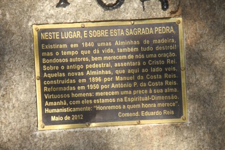 Placa comemerativa das alminhas de bairros.